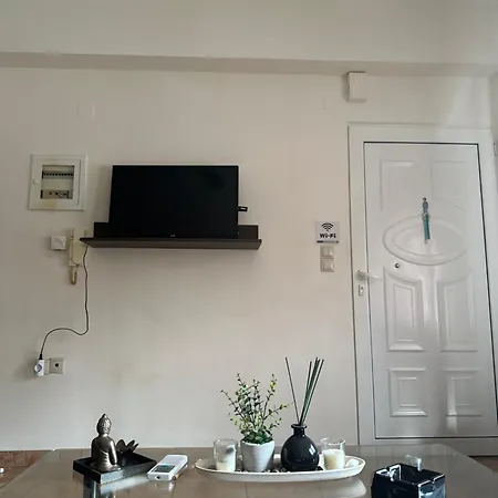 Tzo Apartment *